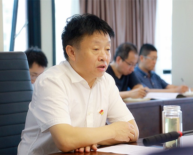 uwin电竞集团举行“不忘初心、切记使命”主题教育集中学习钻研