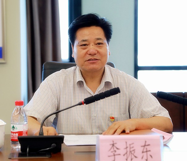 uwin电竞集团召开向导班子“不忘初心、切记使命”专题民主生涯会