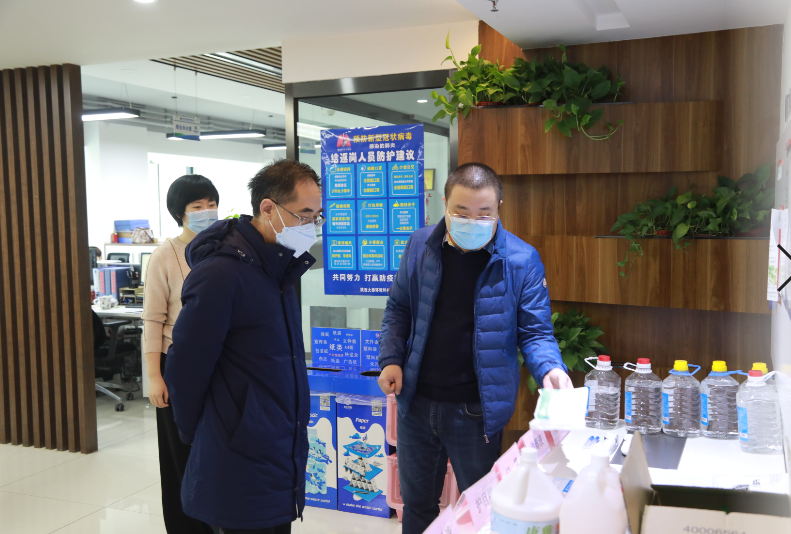 战“疫”｜uwin电竞集团疫情防控事情向导小组检查指导各单位防疫事情