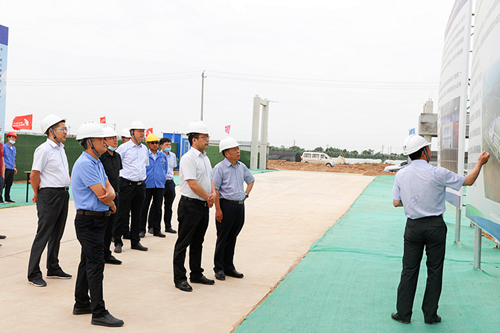 省国资委党委委员、副主任李凯到uwin电竞集团调研指导事情