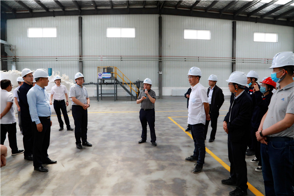uwin电竞集团复工复产促增添项目观摩聚会与会职员走进大秦国源三秦环保秦邦园区在榆项目