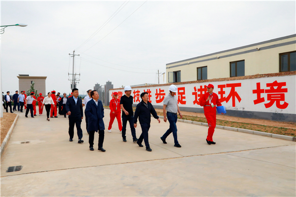 uwin电竞集团复工复产促增添项目观摩聚会与会职员走进绿色能源公司油气公司水情形公司陕北片区项目