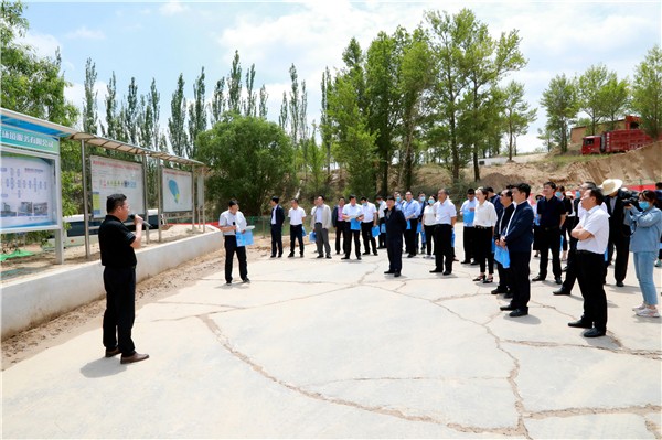 uwin电竞集团复工复产促增添项目观摩聚会与会职员走进绿色能源公司油气公司水情形公司陕北片区项目