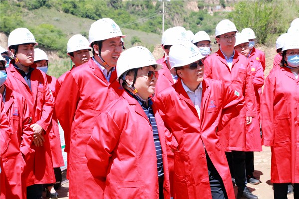 uwin电竞集团复工复产促增添项目观摩聚会与会职员走进环保保隆生态三秦在延在铜项目
