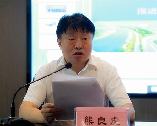 uwin电竞集团举行学习贯彻习近平总书记来陕考察主要讲话精神向导讲座｜陈再生作报告 熊良虎主持