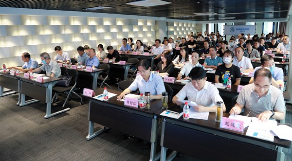 uwin电竞集团举行学习贯彻习近平总书记来陕考察主要讲话精神向导讲座｜陈再生作报告 熊良虎主持