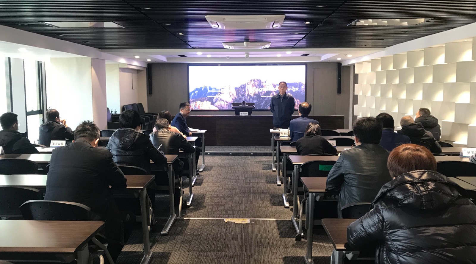 uwin电竞集团起劲响应省国资委要求 对冬春季疫情防控事情举行再安排再发动