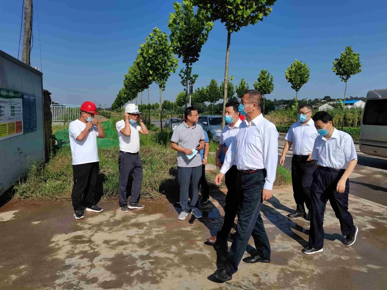 宝鸡市委副书记、市长杨广亭到水情形公司宝鸡蟠龙新区污水处理厂调研