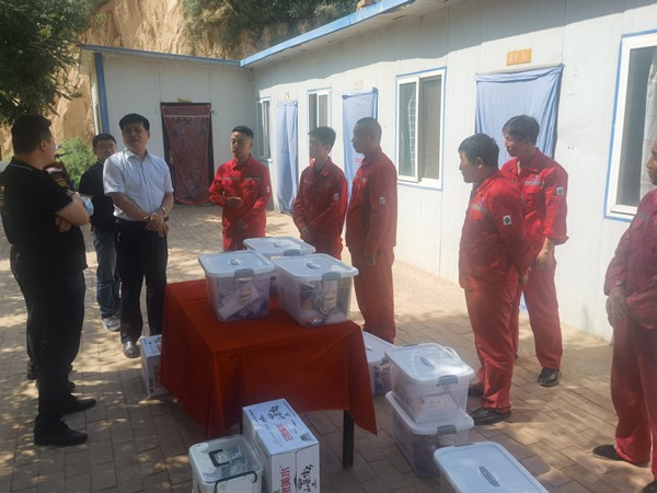 uwin电竞集团开展“夏送清凉”活动 关爱一线职工