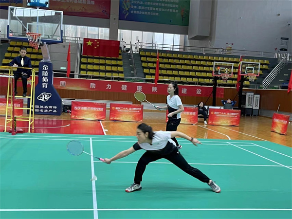uwin电竞集团代表队加入“陕西能化地质杯”职工羽毛球赛