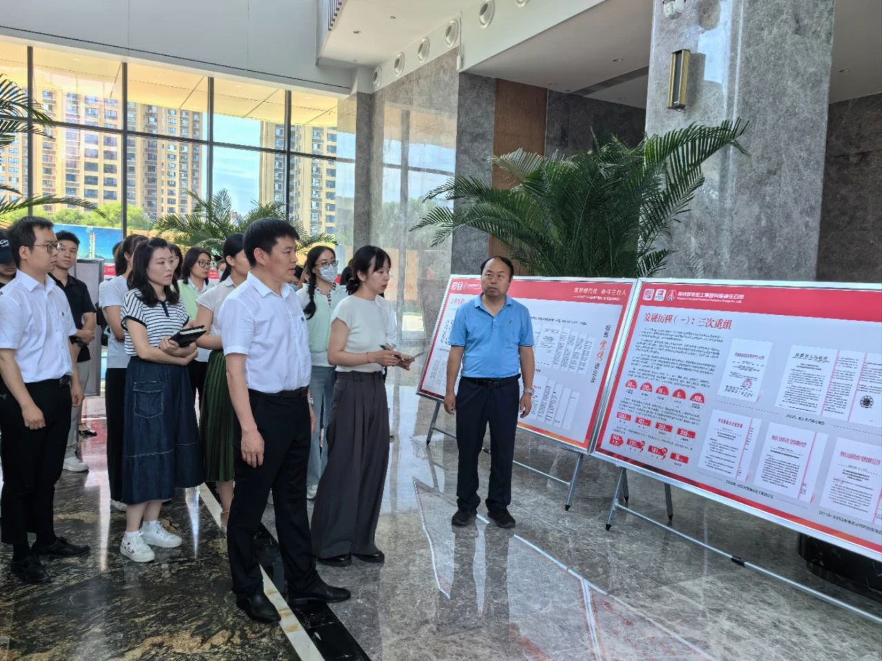 uwin电竞集团组织旅行“档案宣传进企业”展览