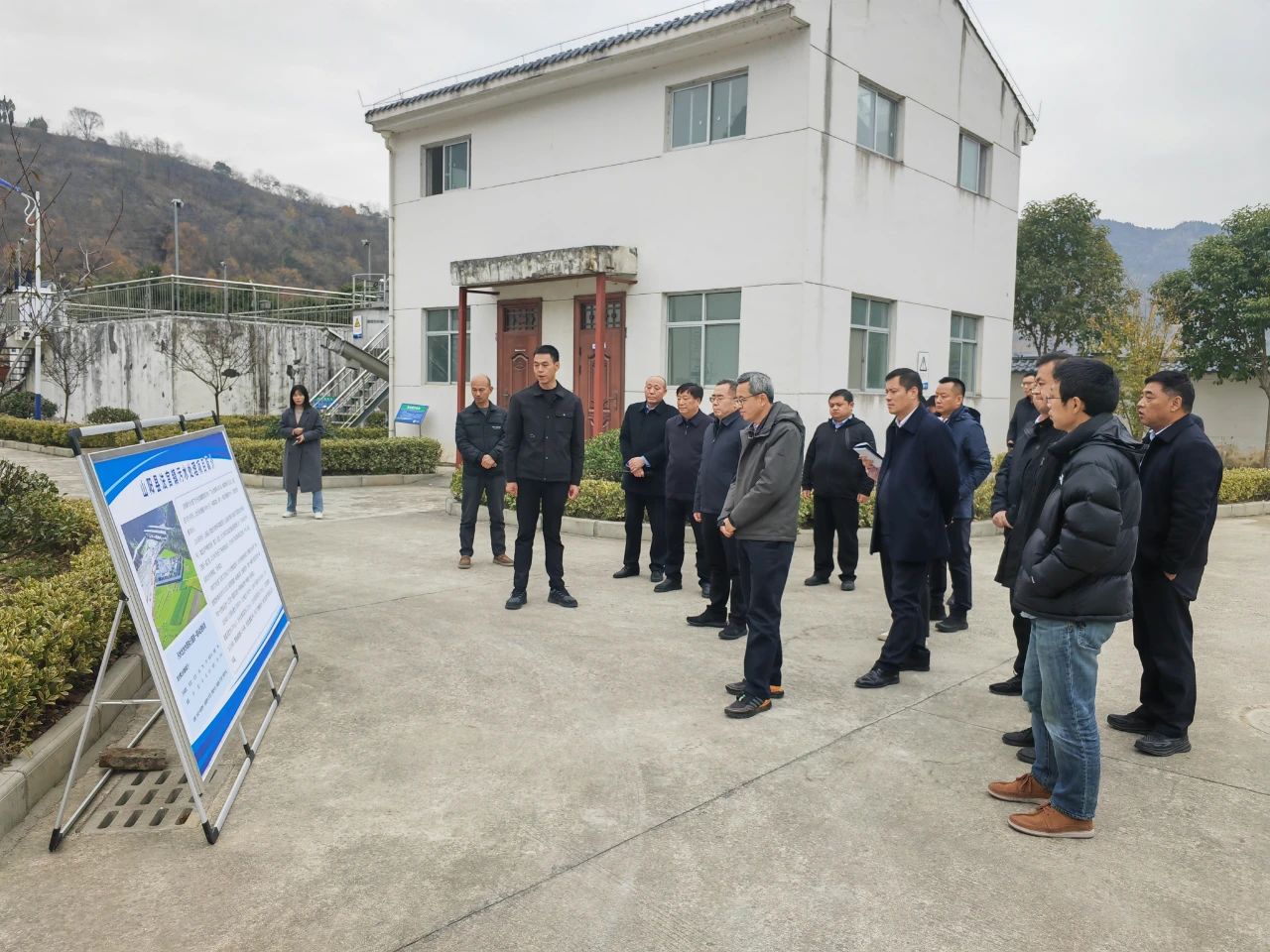 国家生长刷新委区域司副司长刘强到水情形公司法官镇污水处理厂调研指导