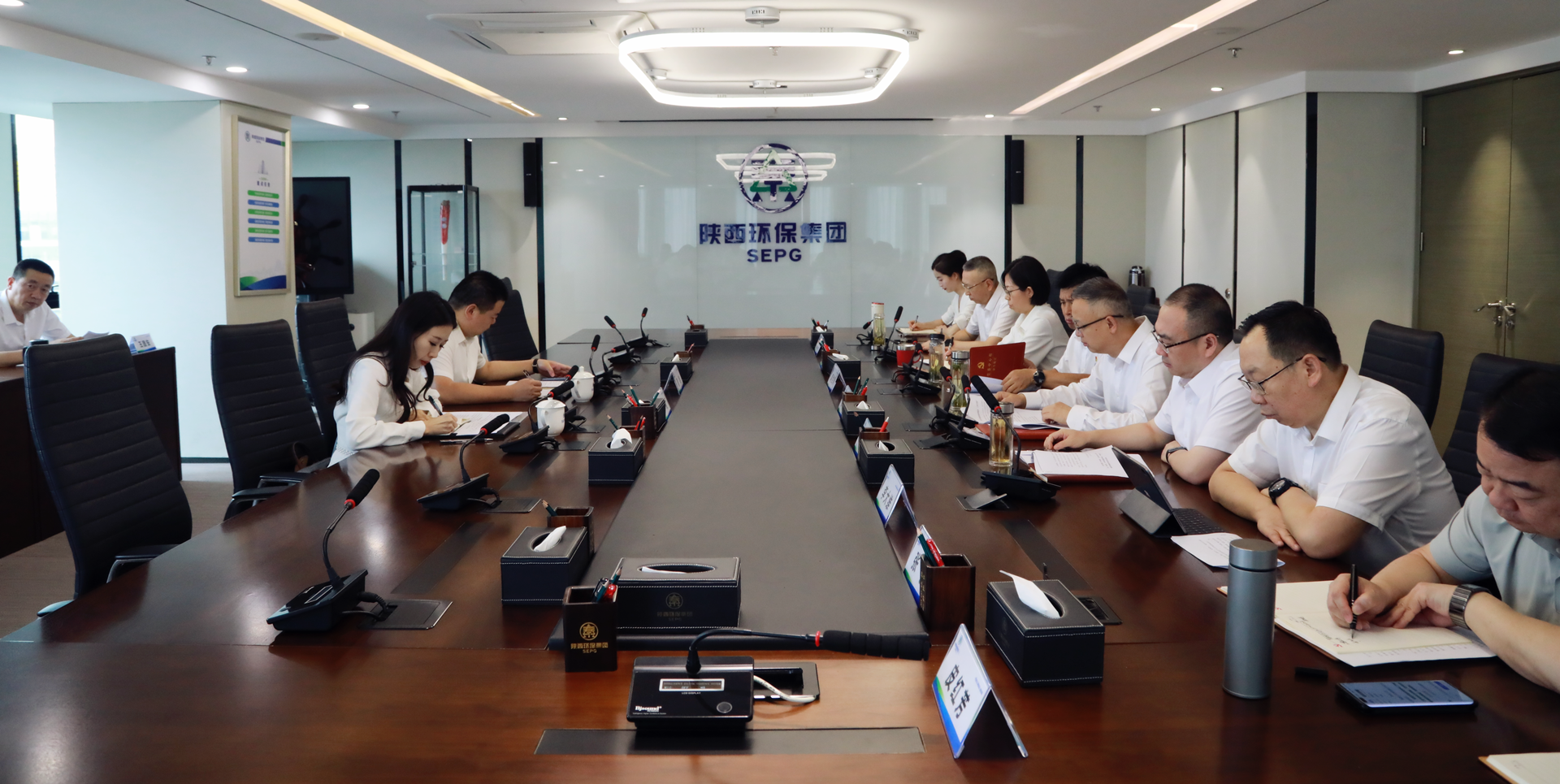 uwin电竞集团召开党委理论学习中心组2026年第4次集中学习聚会 uwin电竞集团召开党委理论学习中心组2026年第4次集中学习聚会